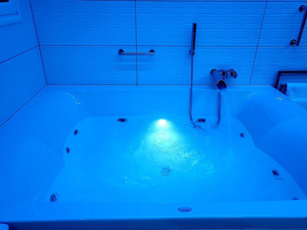Romantic Deluxe Svite Wise Jacuzzi And Sauna Athen Eksteriør bilde