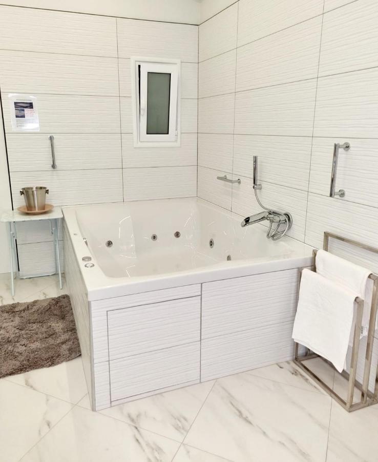 Romantic Deluxe Svite Wise Jacuzzi And Sauna Athen Eksteriør bilde