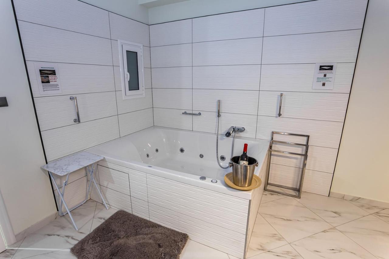 Romantic Deluxe Svite Wise Jacuzzi And Sauna Athen Eksteriør bilde